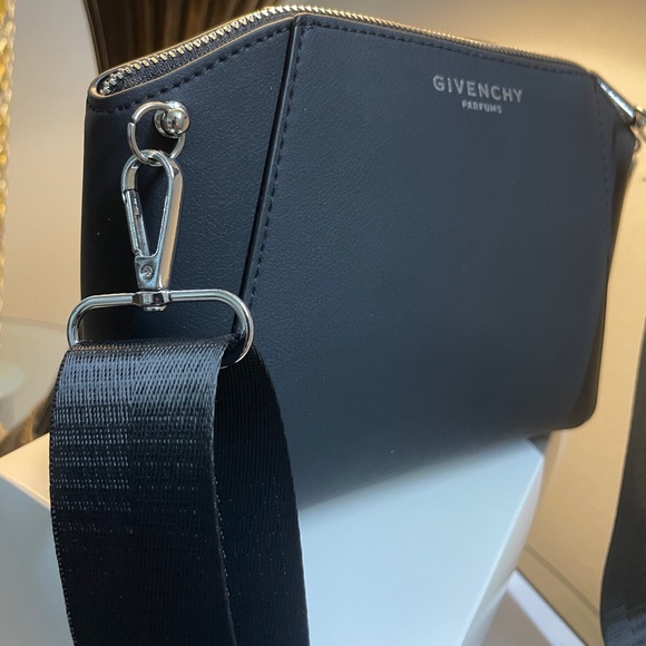 Givenchy - Picture 10 of 10